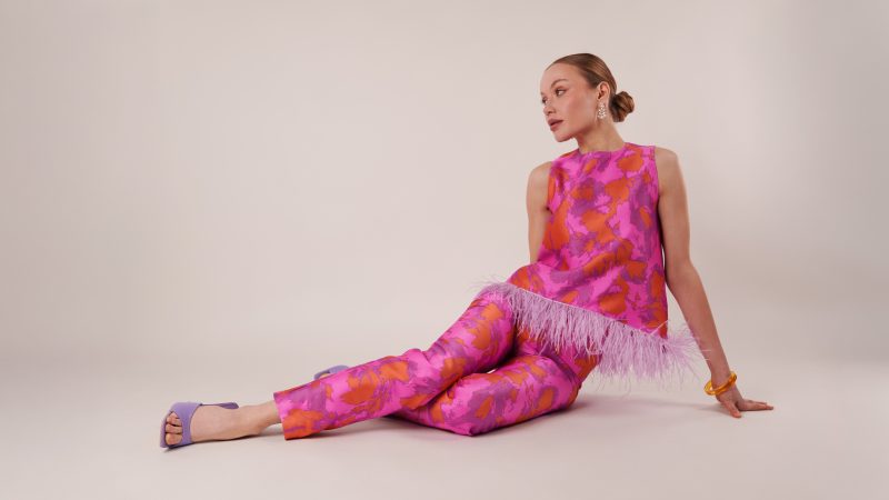 A photo of a finished Chelsea Brocade Cigarette Set.